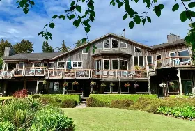 Photograph of Floras Lake House Bed & Breakfast, Langlois