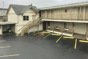 Photograph of Tradewinds Hotel/condominiums, Seaside