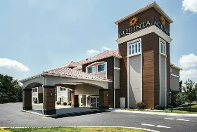 Photograph of La Quinta Inn & Suites, Chambersburg