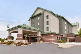 Photograph of Holiday Inn Express, Breezewood