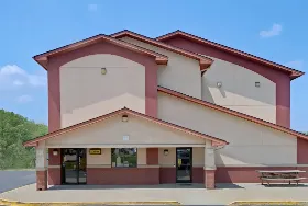 Photograph of Super 8, Waynesburg