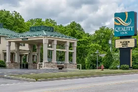 Photograph of Quality Inn, Breezewood