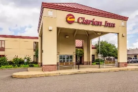 Photograph of Clarion Inn, Cranberry Township