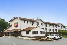 Photograph of Super 8, New Castle