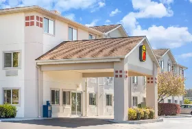 Photograph of Super 8, West Middlesex