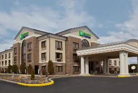Photograph of Holiday Inn Express, Mercer
