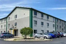 Photograph of Motel 6, Lancaster