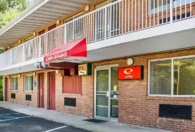 Photograph of Econo Lodge, Drums