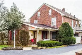 Photograph of Rodeway Inn, Akron