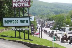 Photograph of Hopwood Motel, Uniontown