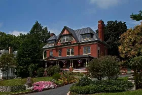 Photograph of BF Hiestand House Bed And Breakfast, Marietta
