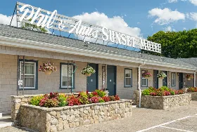 Photograph of Phil and Ann's Sunset Motel, Charlestown