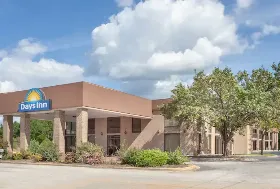 Photograph of Days Inn, Clinton