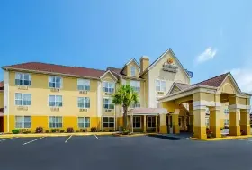 Photograph of Country Inn and Suites, 