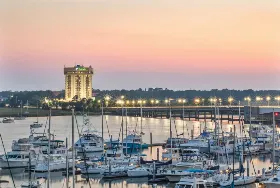Photograph of Holiday Inn Charleston-Riverview, Charleston