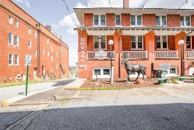 Photograph of Belmont Inn, Abbeville