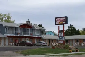 Photograph of Iversen Inn, Murdo