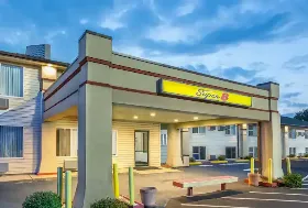 Photograph of Super 8, North Sioux City
