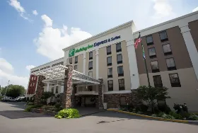 Photograph of Holiday Inn Express, Nashville