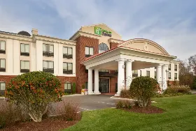 Photograph of Holiday Inn Express, Tullahoma