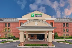 Photograph of Holiday Inn Express, Brentwood