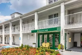 Photograph of Quality Inn, Gallatin