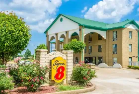 Photograph of Super 8, Lakeland