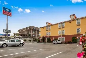 Photograph of SureStay Plus Hotel, Chattanooga