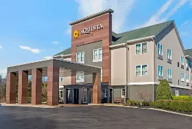 Photograph of La Quinta Inn & Suites, Lebanon