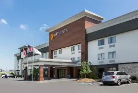 Photograph of La Quinta Inn & Suites, Goodlettsville