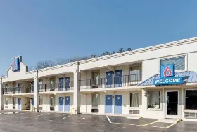 Photograph of Motel 6, Kingston
