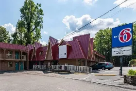 Photograph of Motel 6, Gatlinburg