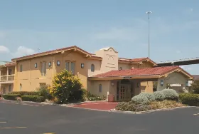 Photograph of LQ Inn Austin Highland Mall / Airport, 