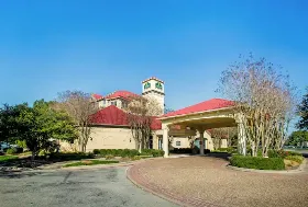 Photograph of La Quinta Inn & Suites, Austin