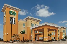 Photograph of La Quinta Inn & Suites, Jourdanton