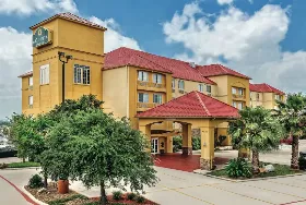 Photograph of LQ Inn & Suites San Antonio North Stone Oak, San Antonio