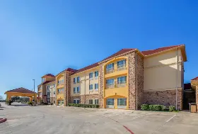Photograph of La Quinta Inn & Suites, Floresville