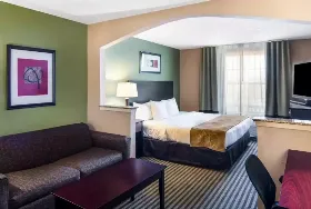 Photograph of Quality Suites Irving-Las Colinas, Irving