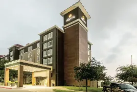 Photograph of La Quinta Inn & Suites, Arlington