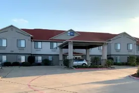 Photograph of Best Western Limestone Inn & Suites, Mexia