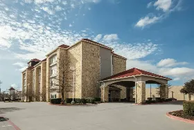 Photograph of La Quinta Inn & Suites, Mansfield