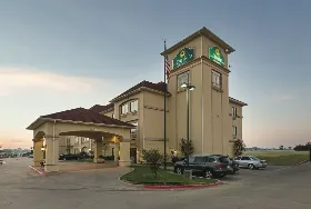 Photograph of La Quinta Inn & Suites, Alvarado