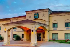 Photograph of Quality Inn, Glen Rose