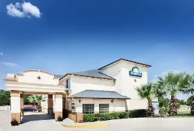 Photograph of Days Inn, Arlington