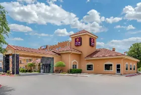 Photograph of Clarion Inn & Suites DFW North, Irving