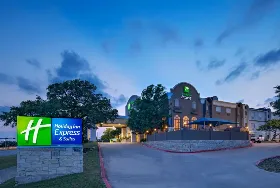 Photograph of Holiday Inn Express, Cedar Park