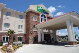 Photograph of Holiday Inn Express, Kenedy