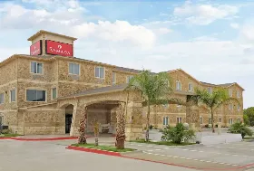 Photograph of Ramada, Hewitt