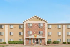 Photograph of Super 8, College Station