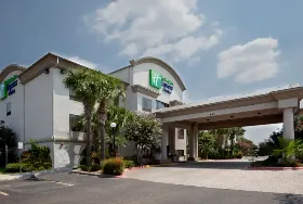 Photograph of Holiday Inn Express & Suites, Mission